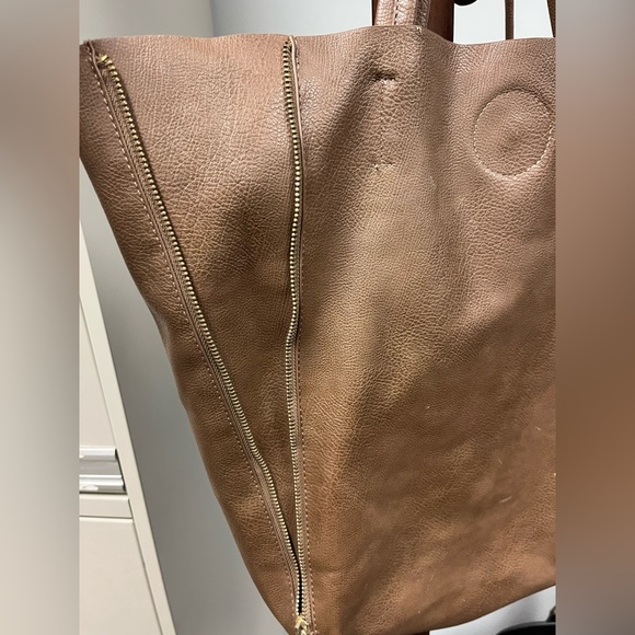 Brown Vegan Leather tote bag. Side purse and change purse - Picture 6 of 7